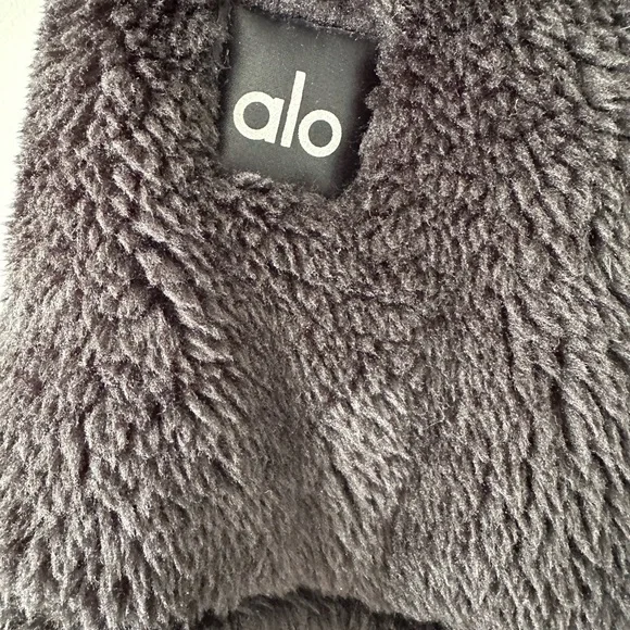 ALO Yoga Black Sherpa Puffer Jacket - Picture 7 of 8